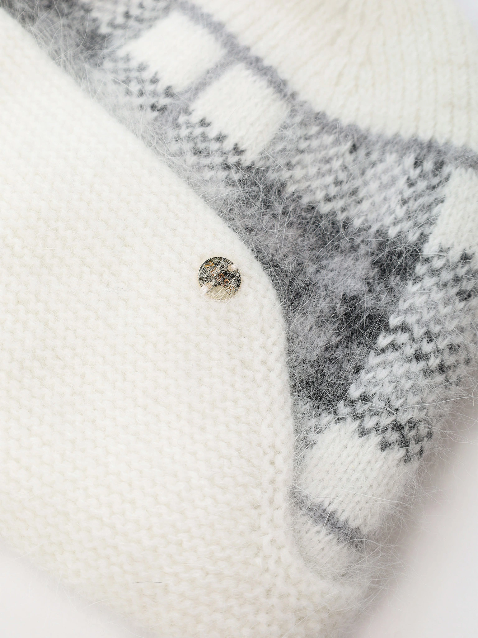 Шапка-ушанка из ангоры и нейлона с отворотом в ассортименте